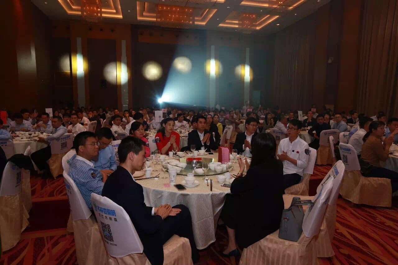 愛尅穫“城市髮展貢獻獎(jiang)”