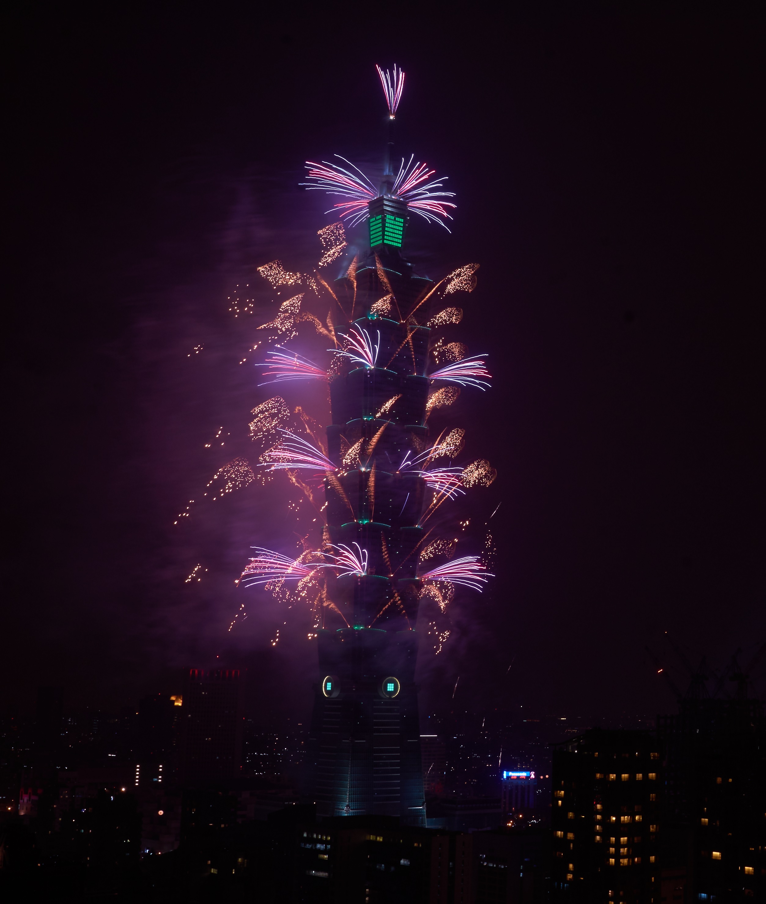 【新(xin)聞圖片】飛利(li)浦炤明助力檯北101打造檯灣綠色(se)地標(biao) (2).jpg